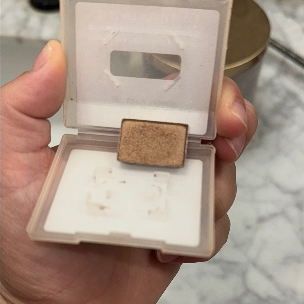 Mary Kay Mineral Eye Color in Rose Gold - Picture 5 of 5